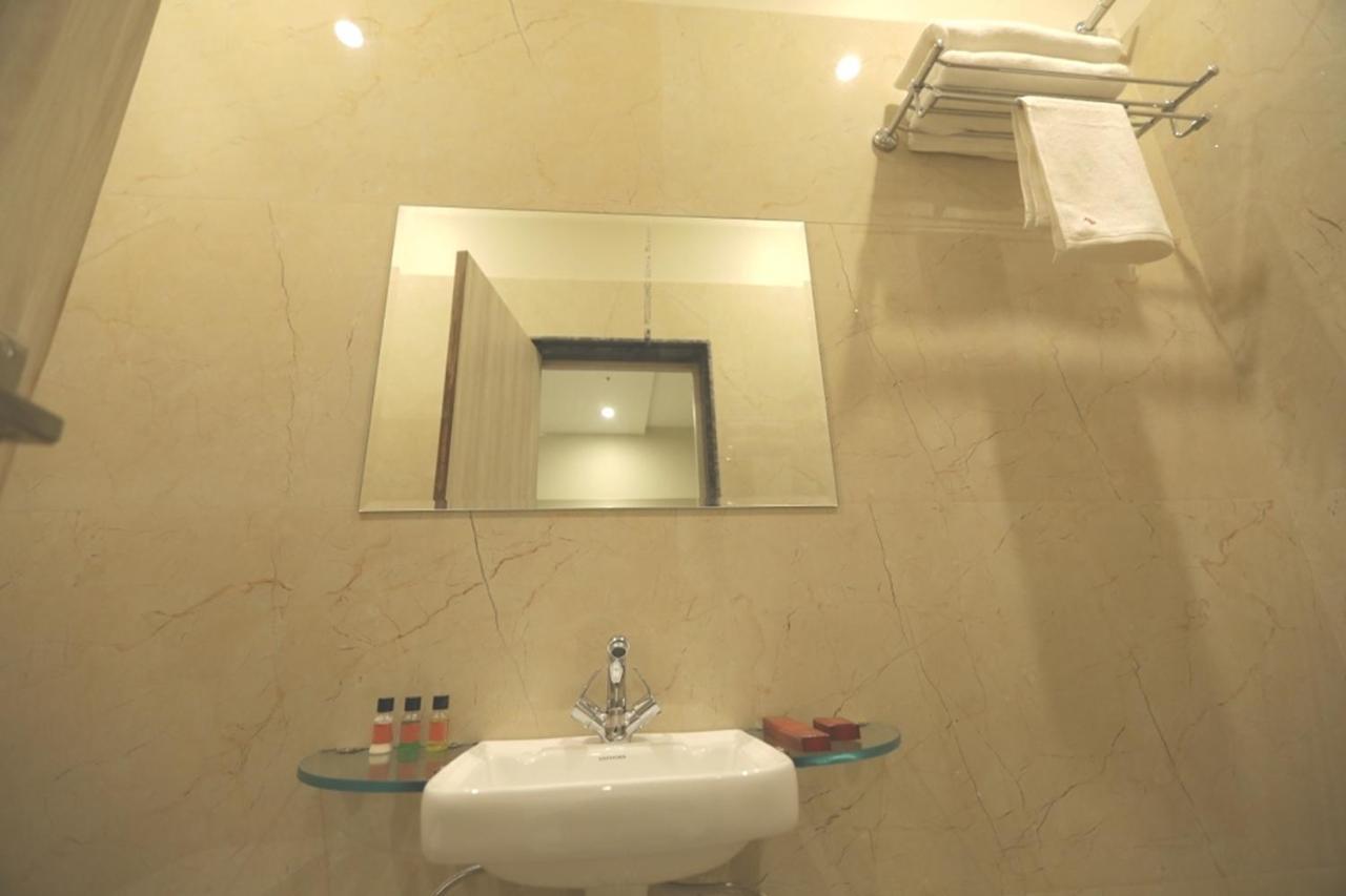 Pine Regency - Aravali'S Peak View Hotel Udaipur Kültér fotó
