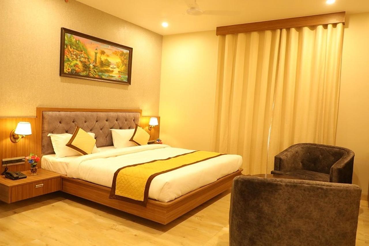 Pine Regency - Aravali'S Peak View Hotel Udaipur Kültér fotó